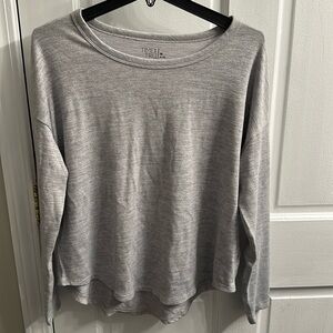 Women's Time and Tru Slouchy long sleeve light grey lounge top size Medium
